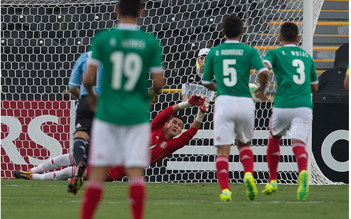 Gudiño ataja el penal vs Argentina