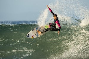 Sally Fitzgibbons es una surfista profesional australiana_Foto Kolesky_Red Bull Content Pool