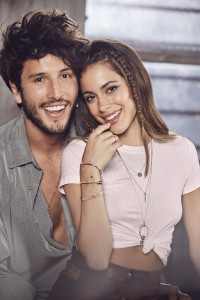 PANDORA - TINI STOESSEL Y SEBASTIAN YATRA (1)