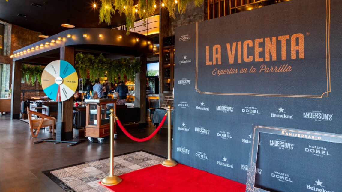 La Vicenta Sorprende a sus Invitados con una Gran Fiesta en su Fiesta de Aniversario