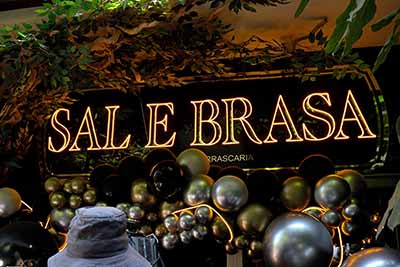 Sal E Brasa llega a la Roma: nueva sucursal, mismo fuego