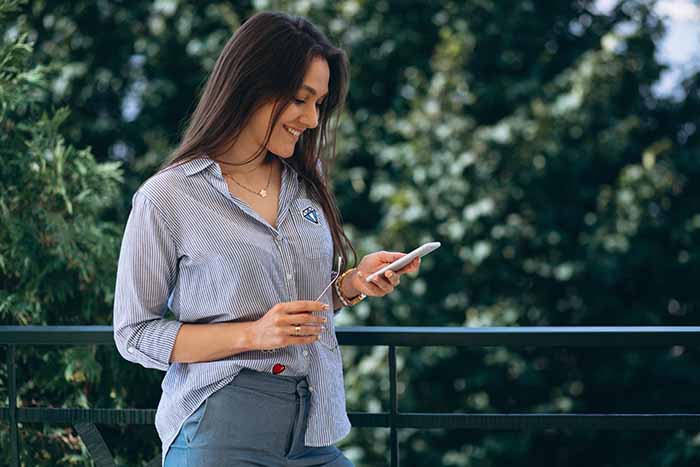 El celular ya domina la moda online