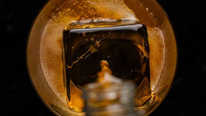The Macallan y Handshake